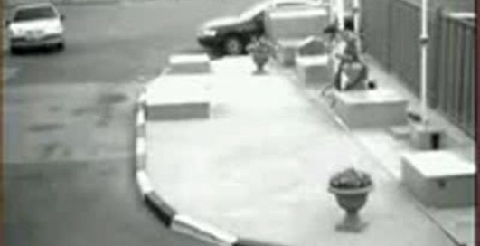 Бандиты сбили сотрудника ДПС в Москве.