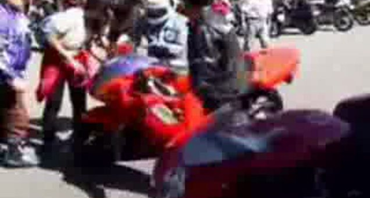 Девушка и мотоцикл