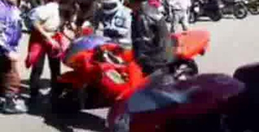 Девушка и мотоцикл