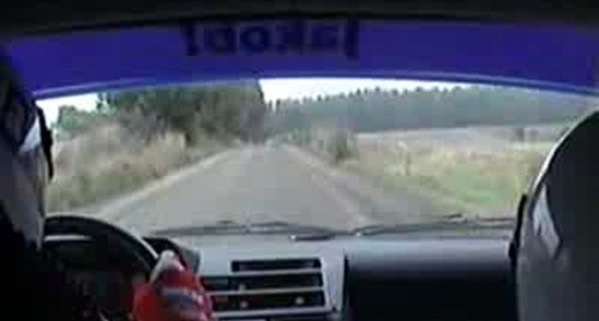 Грузовик на гоночном треке