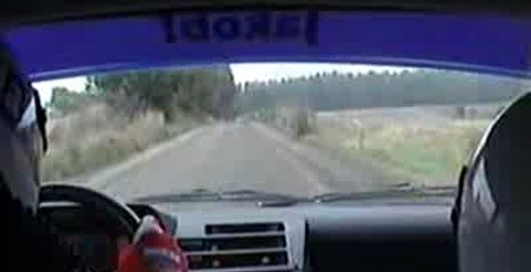 Грузовик на гоночном треке