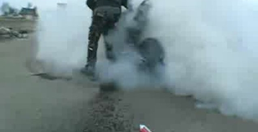 Как байкеры резину палят