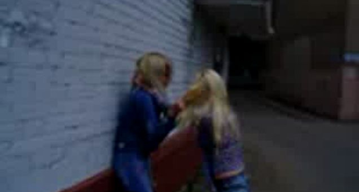 БОЙ БЛОНДИНОК...