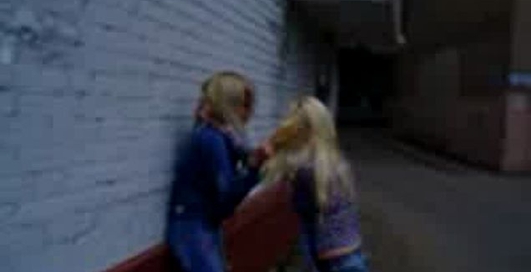 БОЙ БЛОНДИНОК...