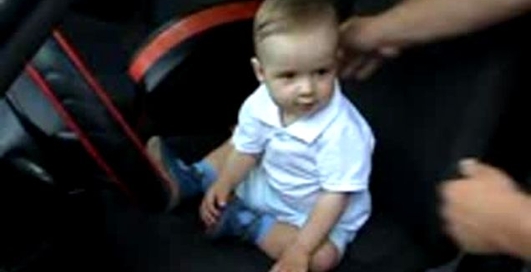 Малый, а за рулем!!!