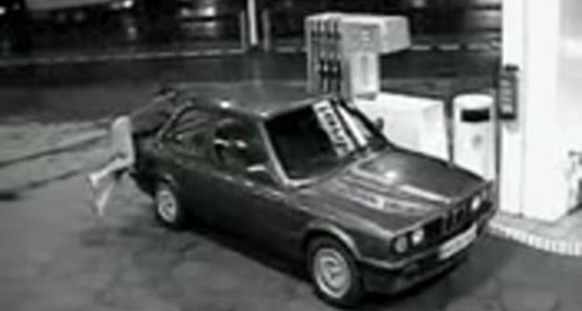 Девушка подралась с бензоколонкой