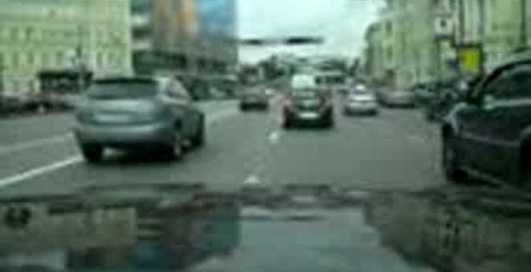 Московский водила на джипе.