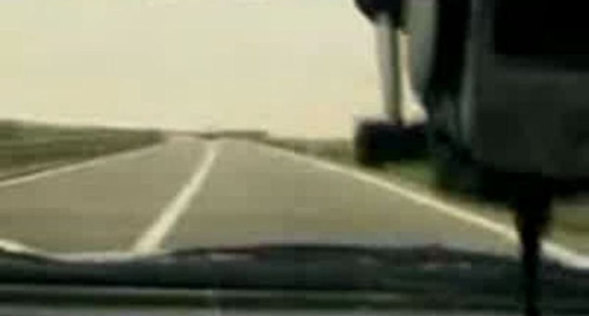 Роллс Ройс врезался в отбойник