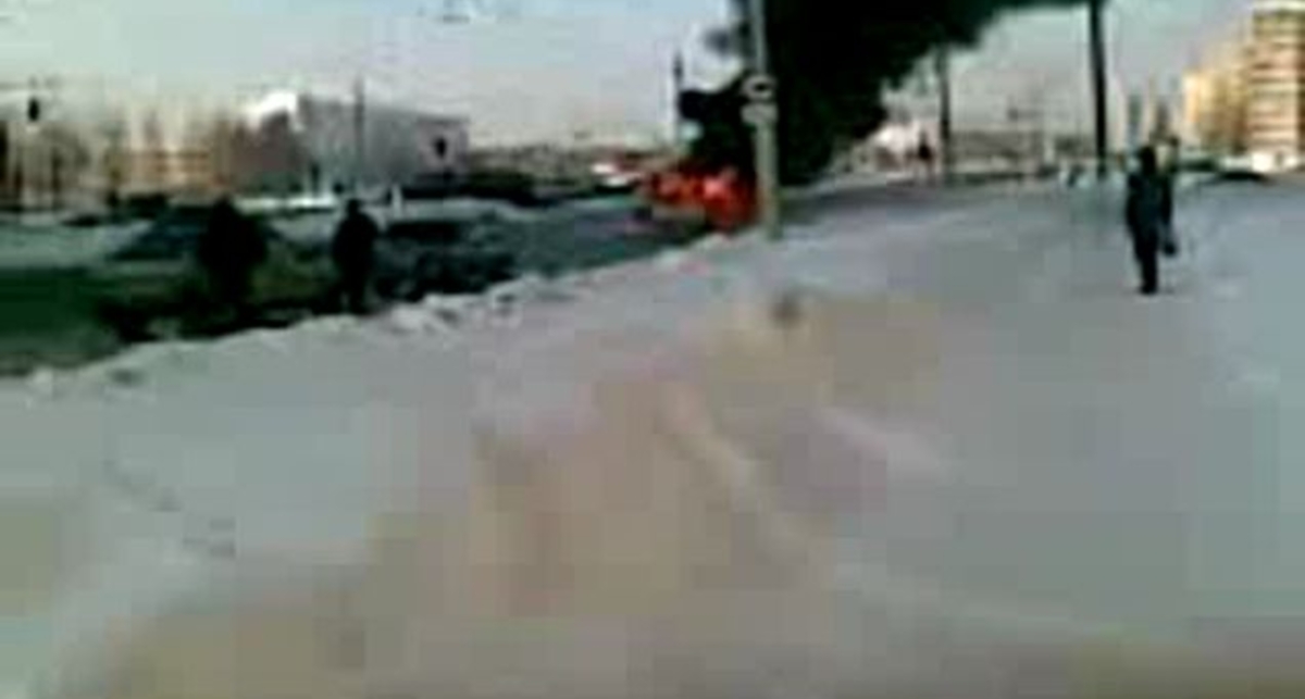 Взрыв маршрутки в г.Чебоксары. Прохожий даже не вздрогнул!