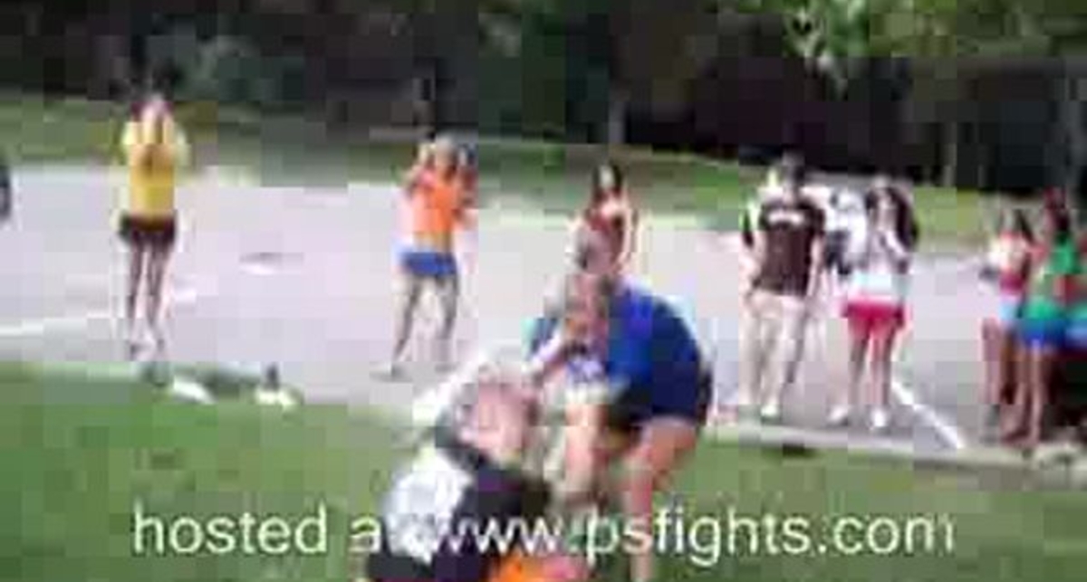 Девахи боксируют....