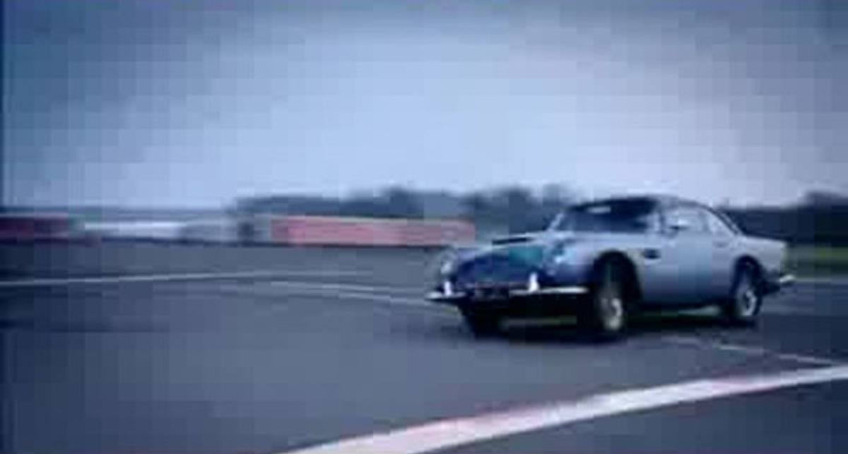 Jaguar E-type и  Aston Martin DB5