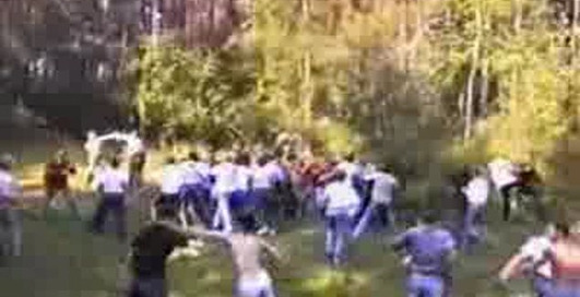 Толпа на толпу... Драка фанатов
