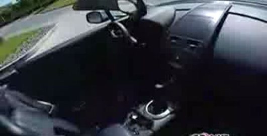 Голубой Aston Martin V8 Vantage Roadster