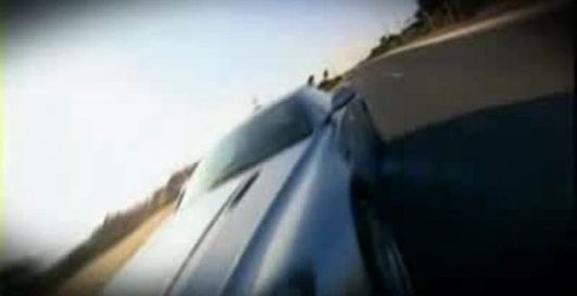 Серебристый Aston Martin V8 vantage coupe