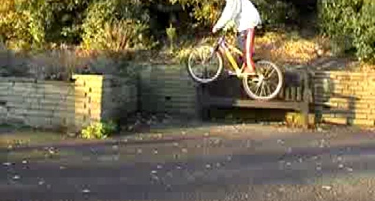 упал на лицо