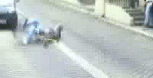 Жестокое падение на байке