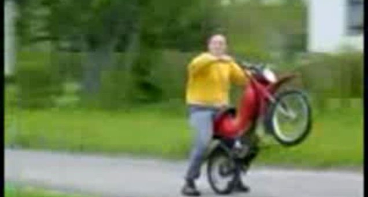 упал с мотоцикла