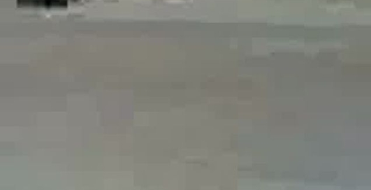 Идиот въехал в дом на машине.