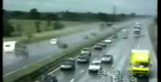 Опасная мокрая дорога