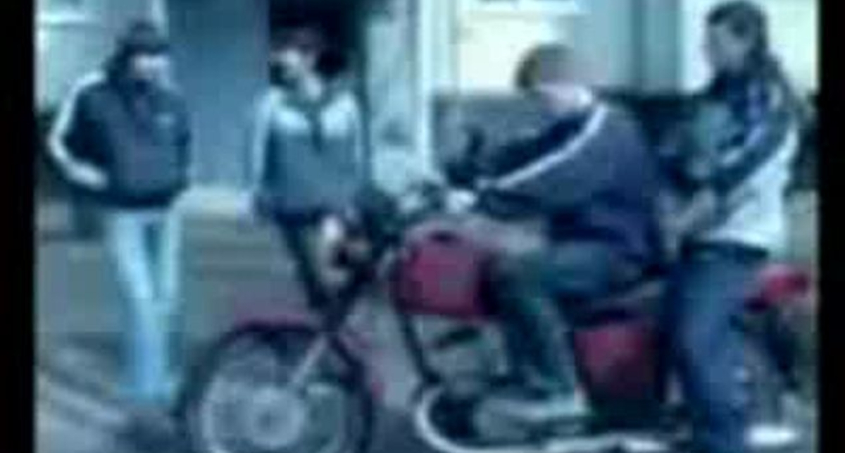 ПРИДУРОК НА МОТОЦИКЛЕ!