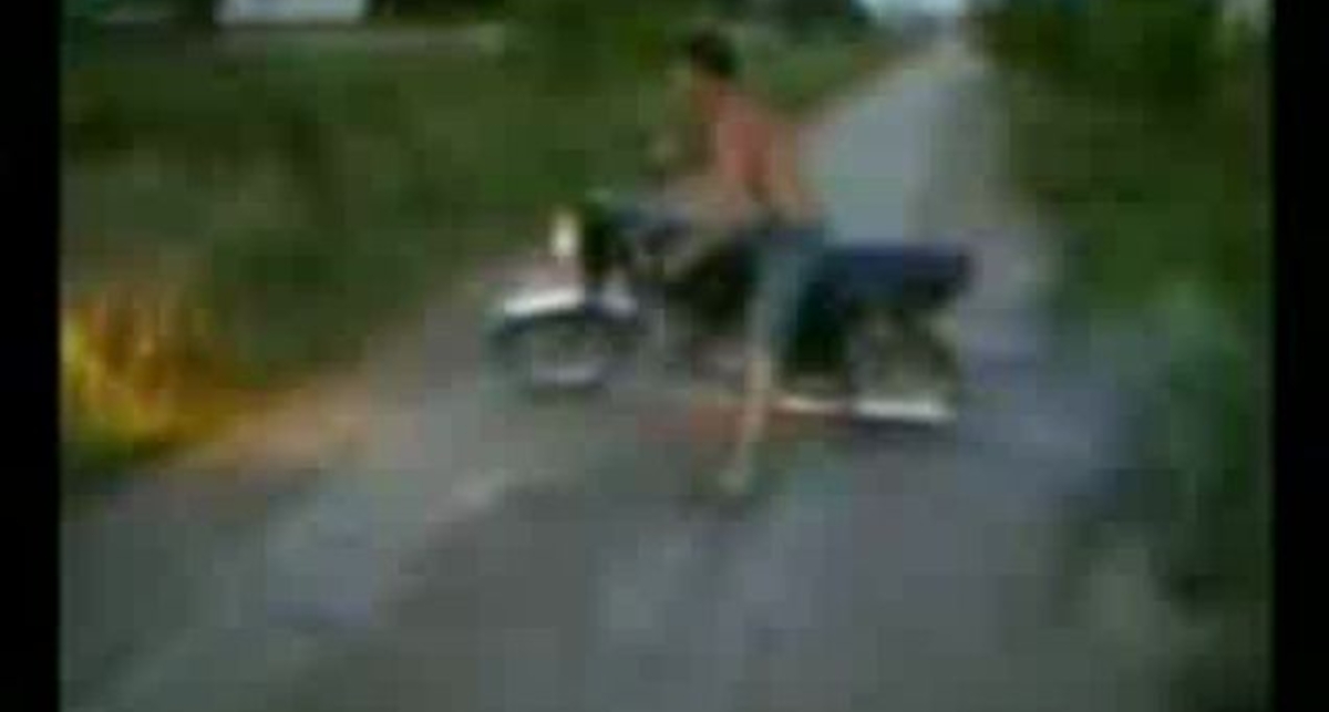 НА мотоцикле шлейфуем)