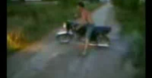 НА мотоцикле шлейфуем)