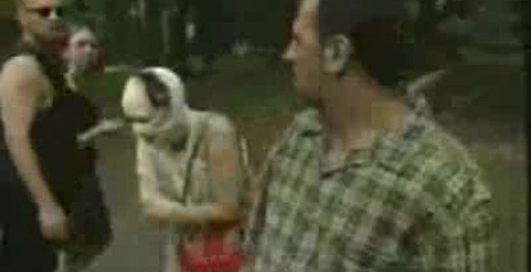 Жесткая драка семейных пар