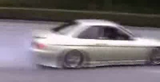 Уличный дрифт