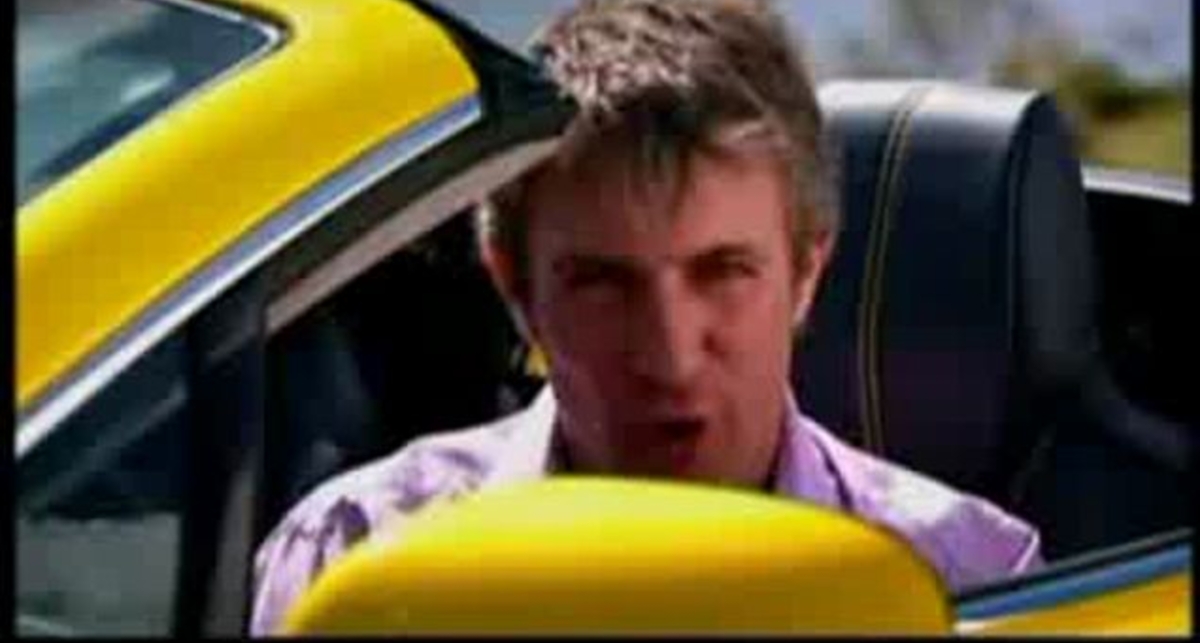 Fifth Gear - Aston Martin V8 Vantage Roadster жёлтого цвета...