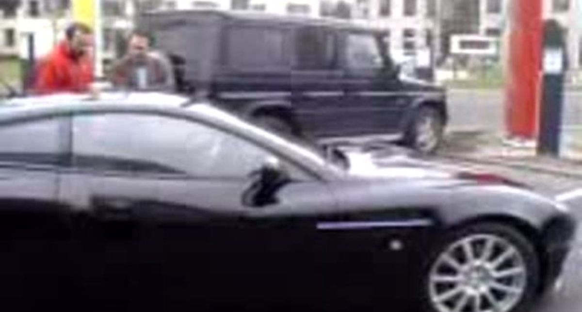 Aston Martin V12 Vanquish S - уличная съёмка