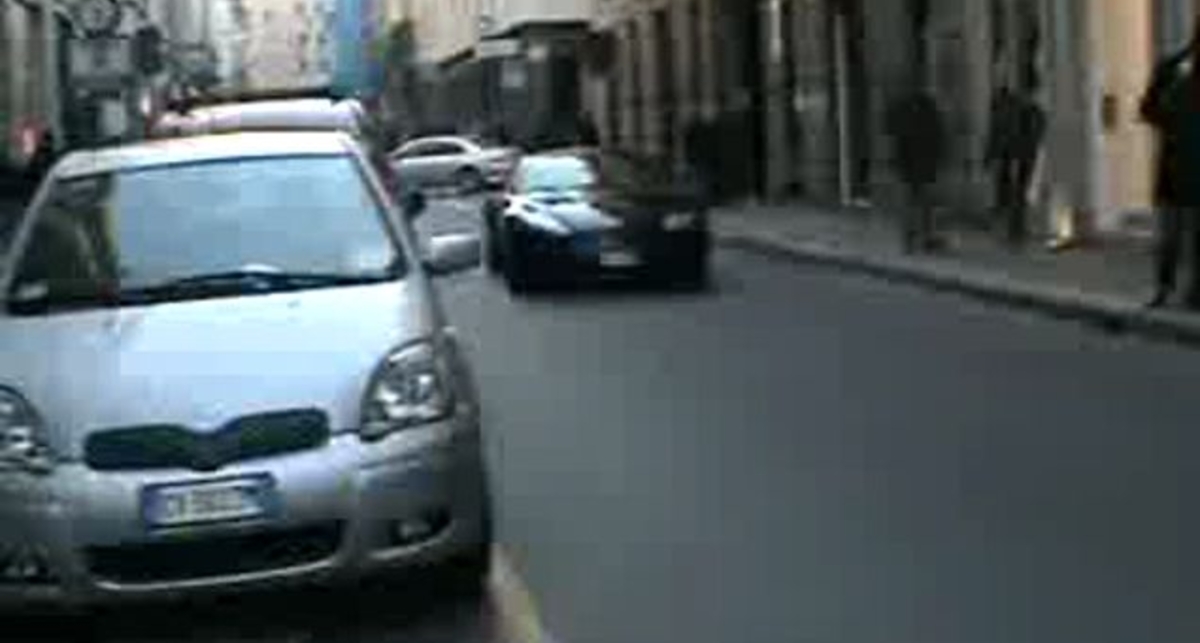 Aston Martin V8 Vantage - Start Up and Accelerate