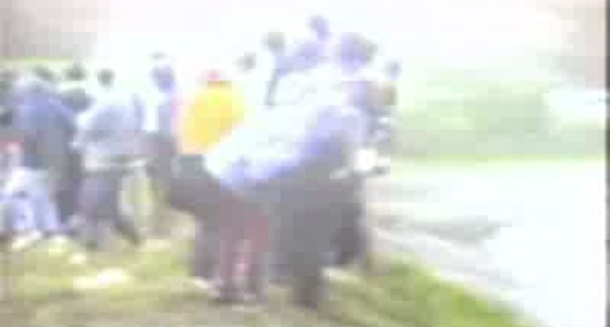 Прям в толпу