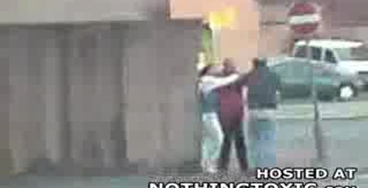 Отличный способ прекратить драку))