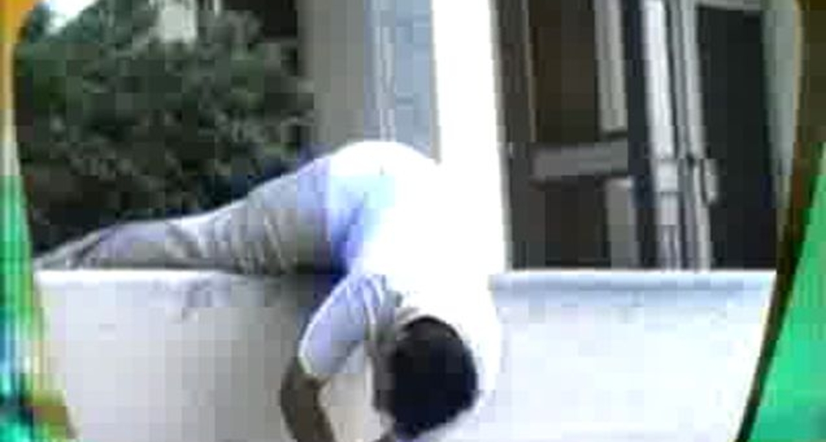 скейтер упал с бс5-0 и  сломал рукуЭ а дебилы ржут