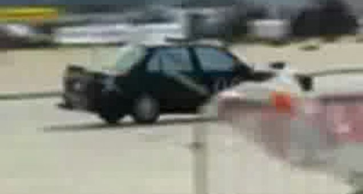 Водитель попал под свою машину