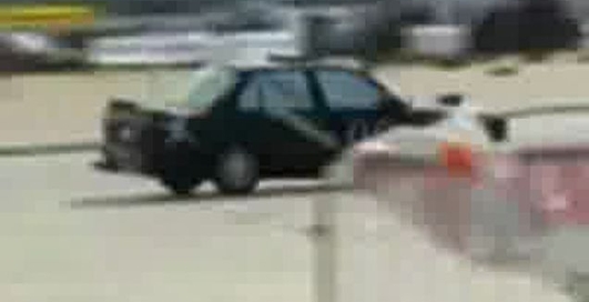 Водитель попал под свою машину