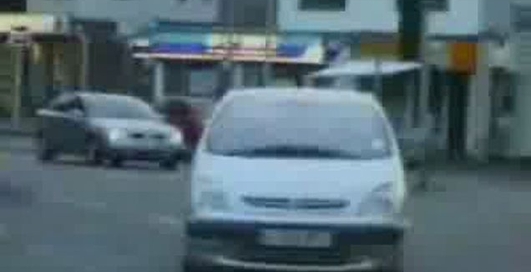 Голое чудо на мапеде)