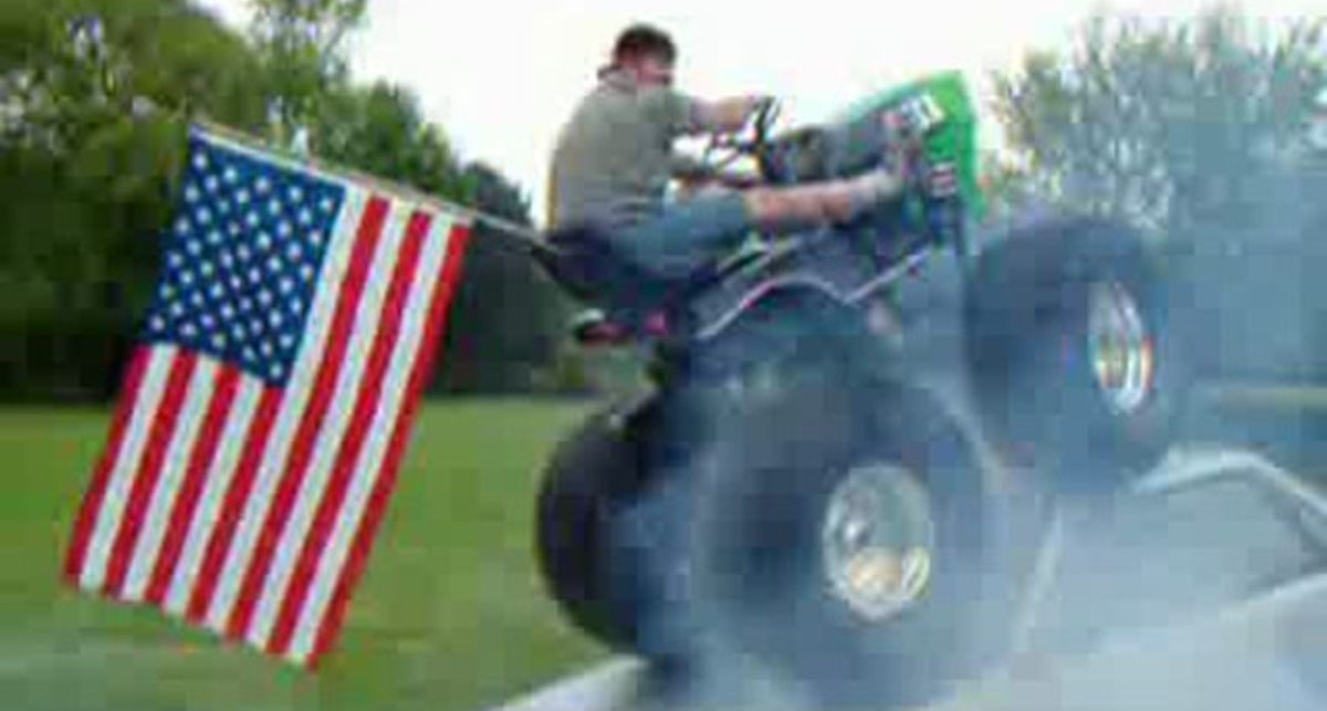 Езда с препятствиями на мини тракторах