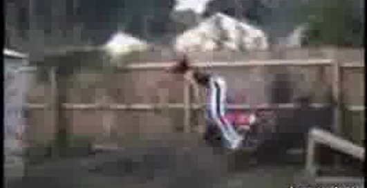 Мото-трюки девушки