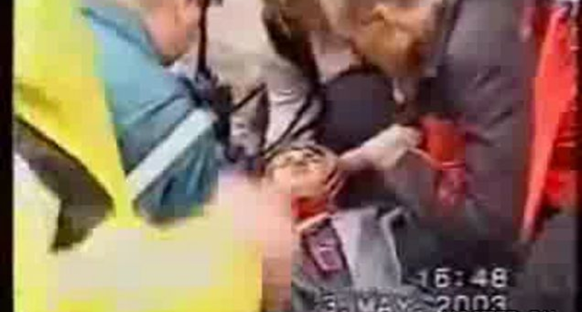 Мотоциклист попал в полицейских