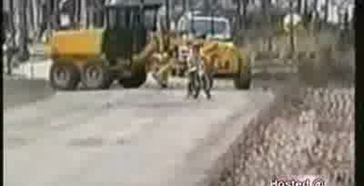 Хотел переехать через кучу земли