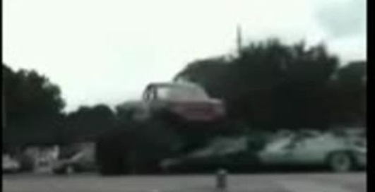 Бигфут въехал в толпу