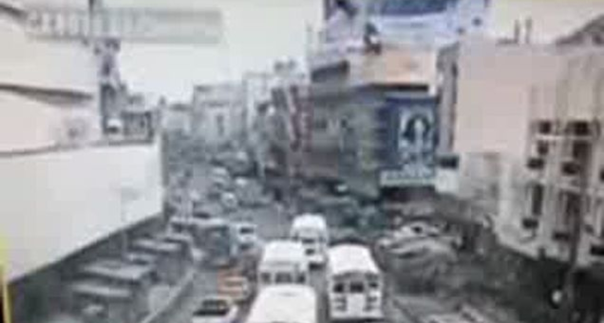 Вертолет упал на крышу дома