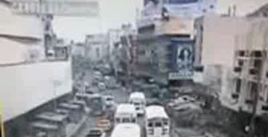 Вертолет упал на крышу дома