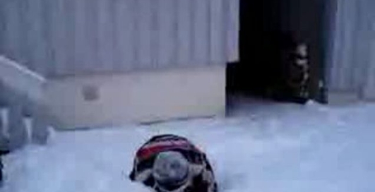 маленький хлопець упав із даху