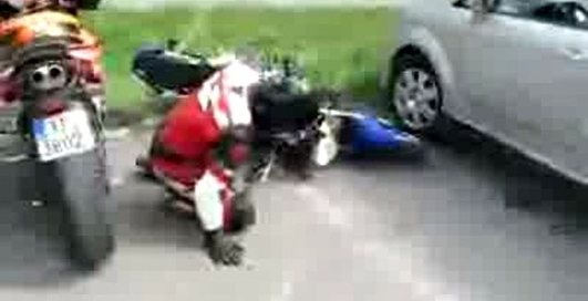 впав з мотоцикла