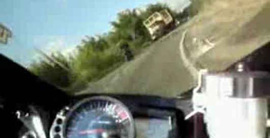 Вот так разбиваются на спортбайке