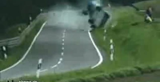 Сумашедшая авария на гонках