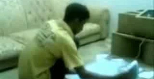 Чел схватил утюг вместо телефона