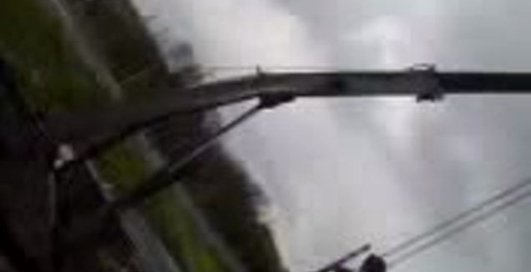 У автокрана ломается стрела. Жесть..